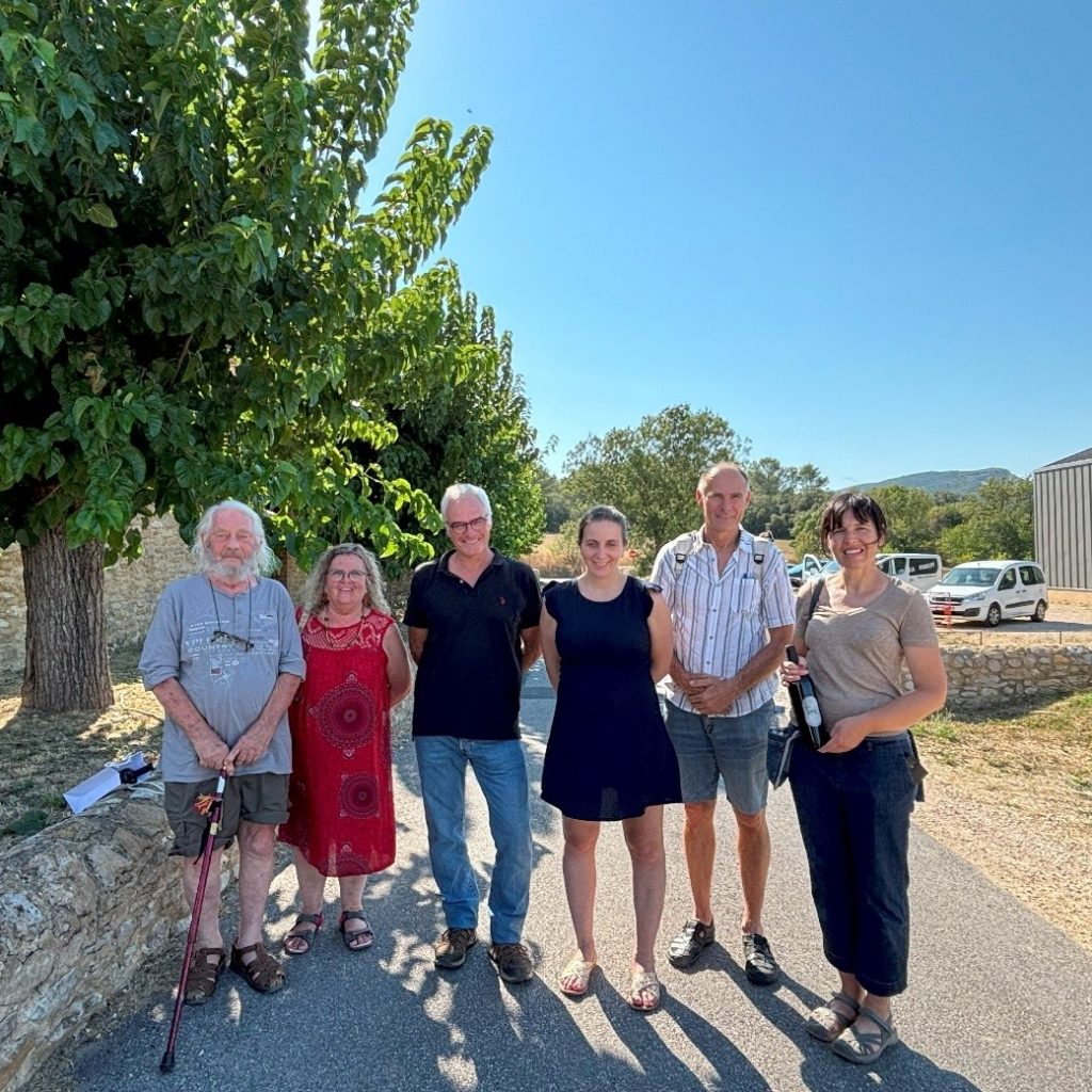 Aracne team in front of the Sericyne main building.